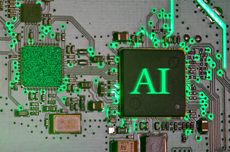 Circuito stampato (PCB) con un microchip AI illuminato in verde e componenti elettronici a vista